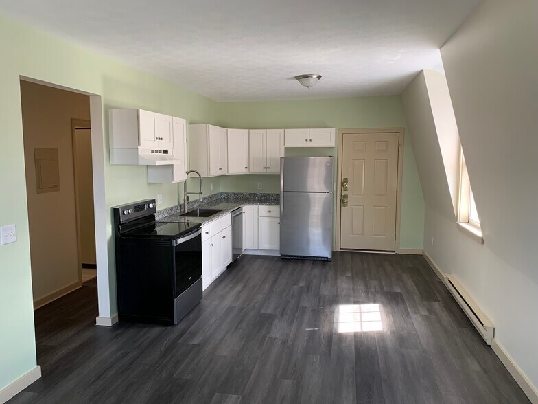 Building Photo - 191 Main St