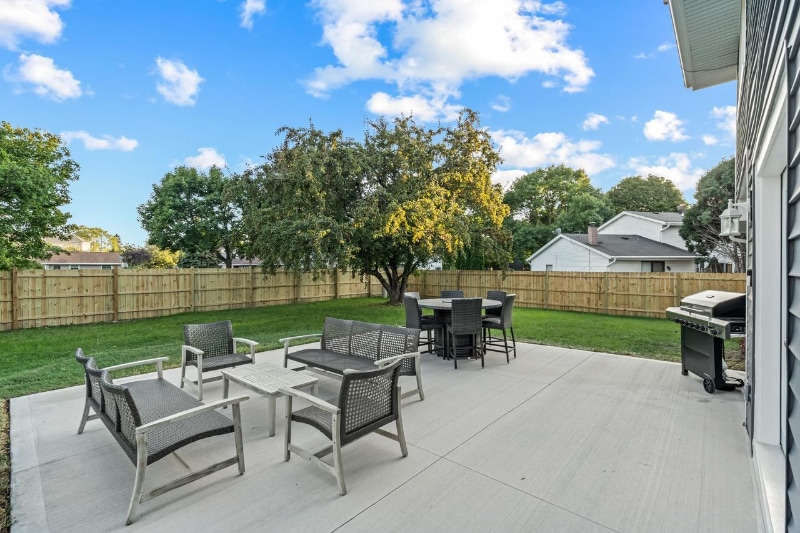 Building Photo - 421 W Lloyd St