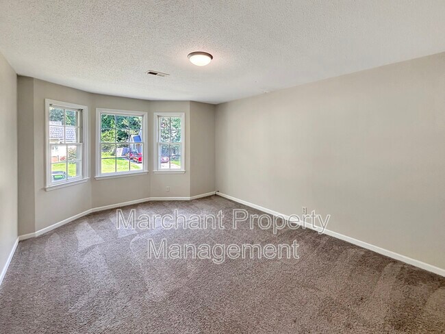 Building Photo - 118 Creek Dr