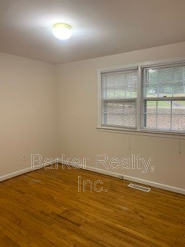 Building Photo - 2302 Lora Ln