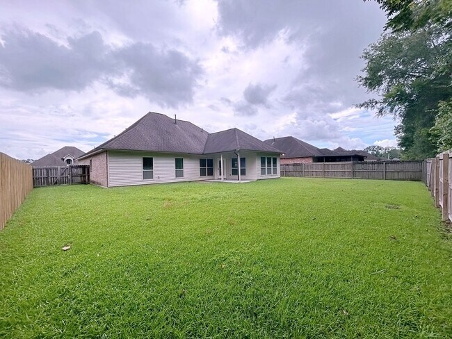 Building Photo - 4 Bedroom House In Ascension Parish with C...