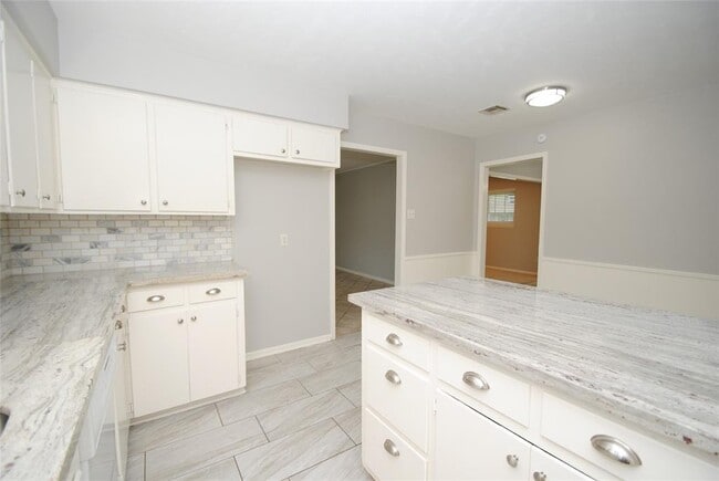 Building Photo - 10038 Briarwild Ln