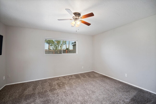 Building Photo - 4515 W Shaw Butte Dr