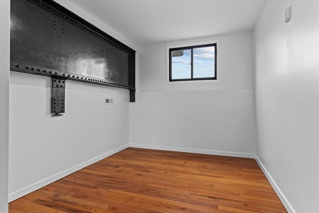 Building Photo - 280 Essex St