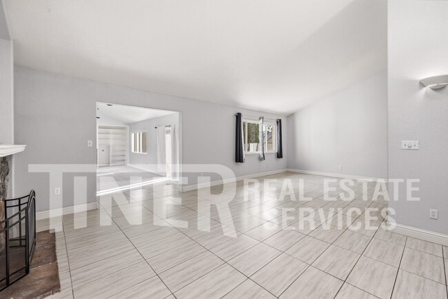 Building Photo - 511 Lyndhurst Ave