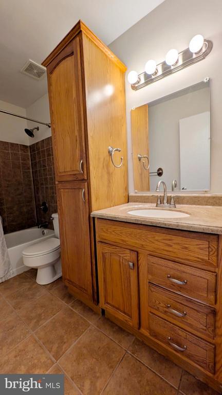 Building Photo - 33 Badger Gate Ct