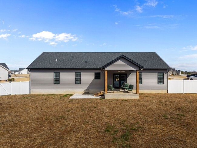 Building Photo - FULLY FURNISHED EXCLUSIVE SHORT AND MIDTERM RENTAL ONLY