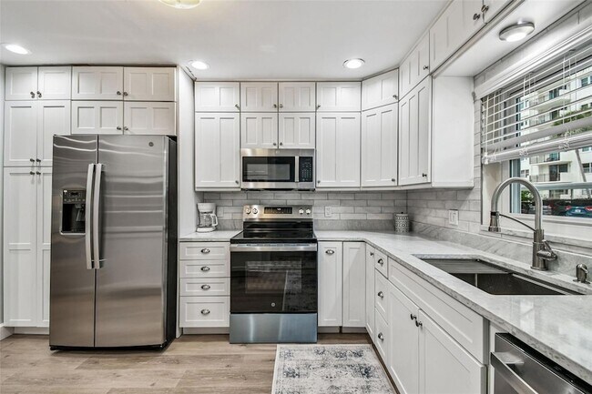 Building Photo - 8 Glencoe Pl