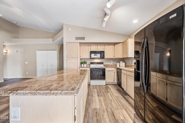 Building Photo - 473 W Smoke Tree Rd