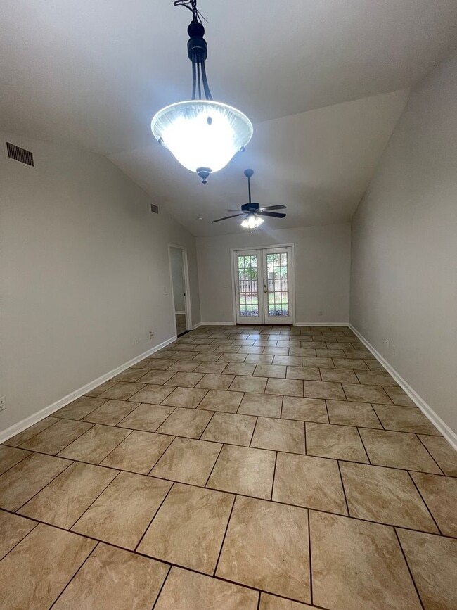 Building Photo - 190 Leeswood Cir