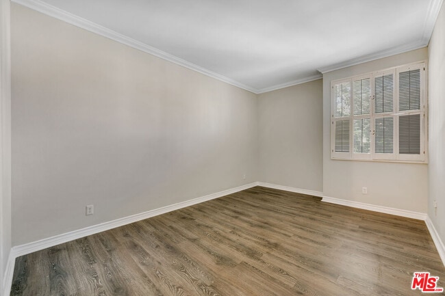 Building Photo - 12124 Goshen Ave