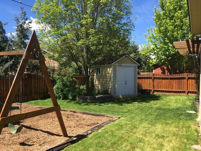 Building Photo - Cozy 3 bed 2 bath + bonus room in The Arbors