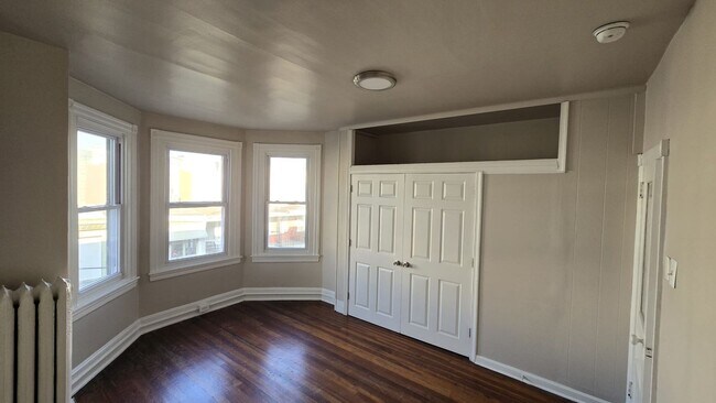Building Photo - Beautiful West Philadelphia Porch Front