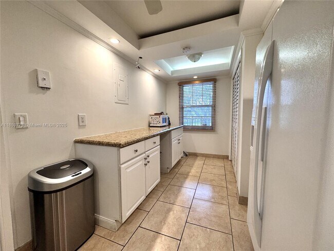 Building Photo - 901 W Cypress Ln