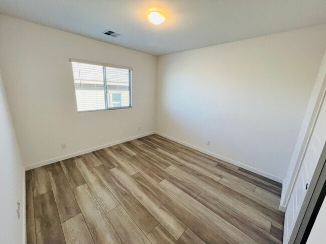 Building Photo - New Summerlin View