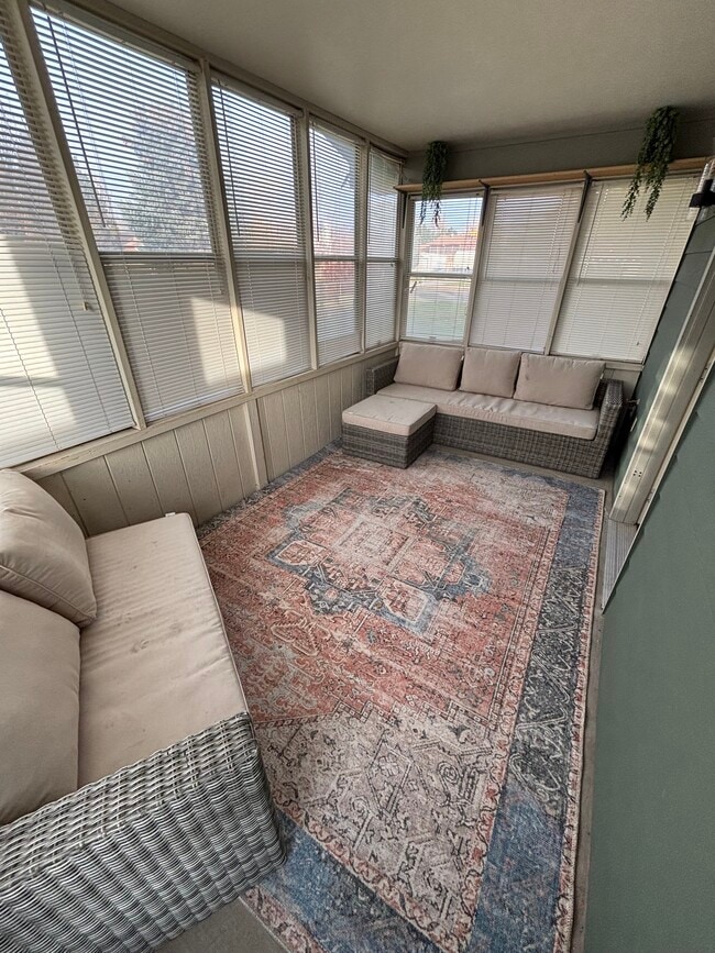 Building Photo - Green House