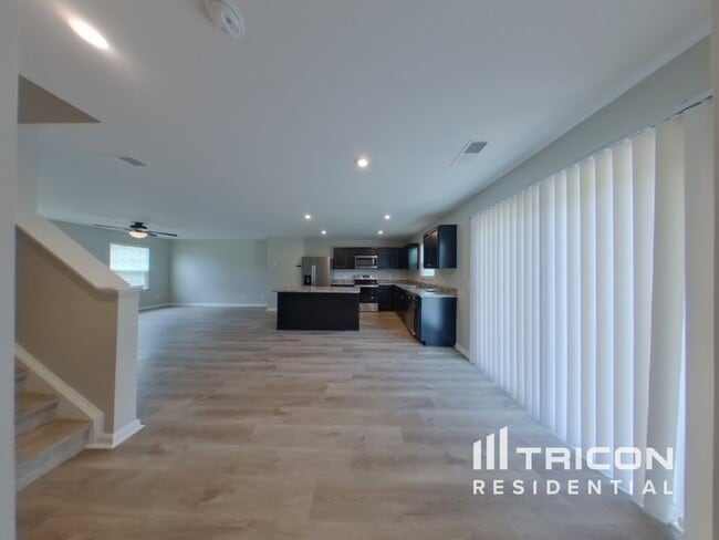 Building Photo - 120 Castlebrook Dr