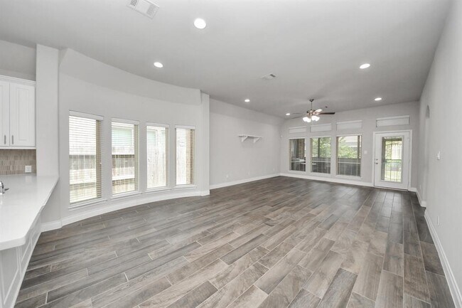 Building Photo - 6022 Daggerwing Wy