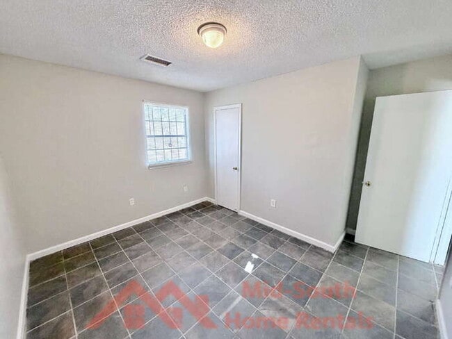 Building Photo - 3205 Madewell St