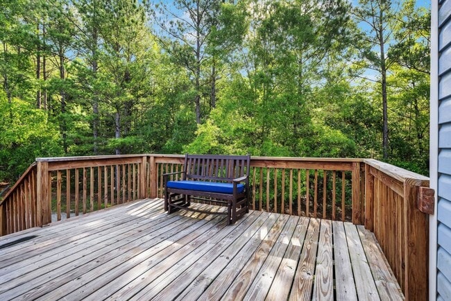 Building Photo - Spacious 5BR House on 2 acres in Chapin!