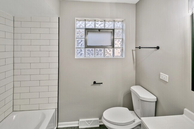 Building Photo - 7704 McVicker Ave