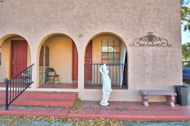 Building Photo - 751 Rebecca St