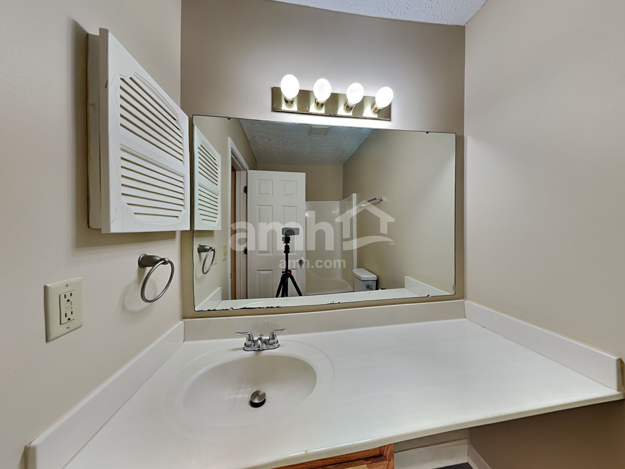 Building Photo - 5691 Levi Kramer Blvd