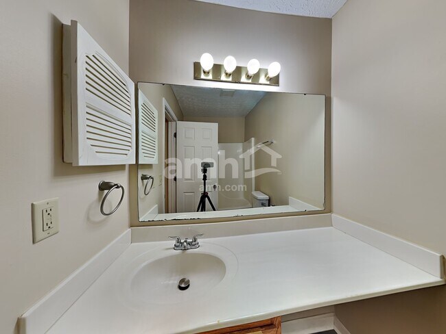 Building Photo - 5691 Levi Kramer Blvd