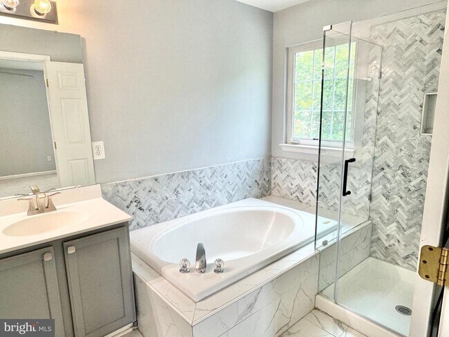 Building Photo - 35 Live Oak Ln