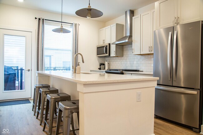 Building Photo - 743 Bates St