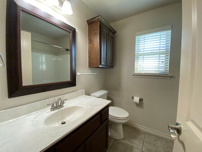 Building Photo - 3 bedroom, 2 bath in Coweta Schools!