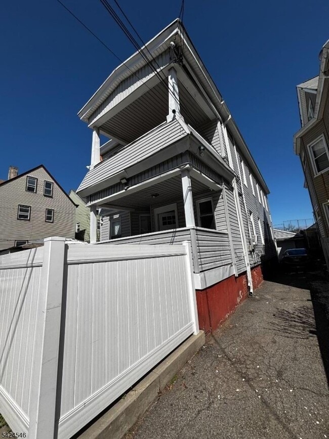 Building Photo - 203 Lawrence St