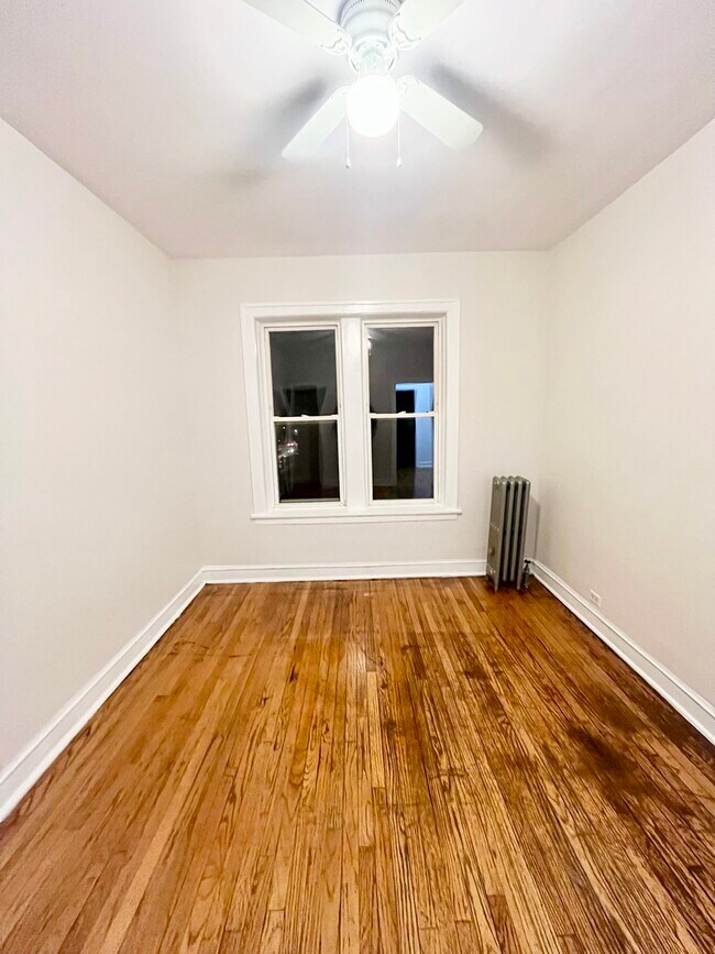 Building Photo - 4302 W Shakespeare Ave