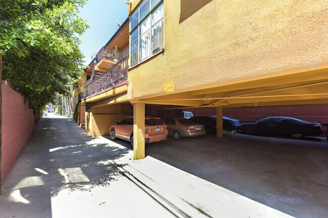 Building Photo - 4052 Chevy Chase Dr