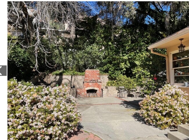 Building Photo - 2721 E Chevy Chase Dr