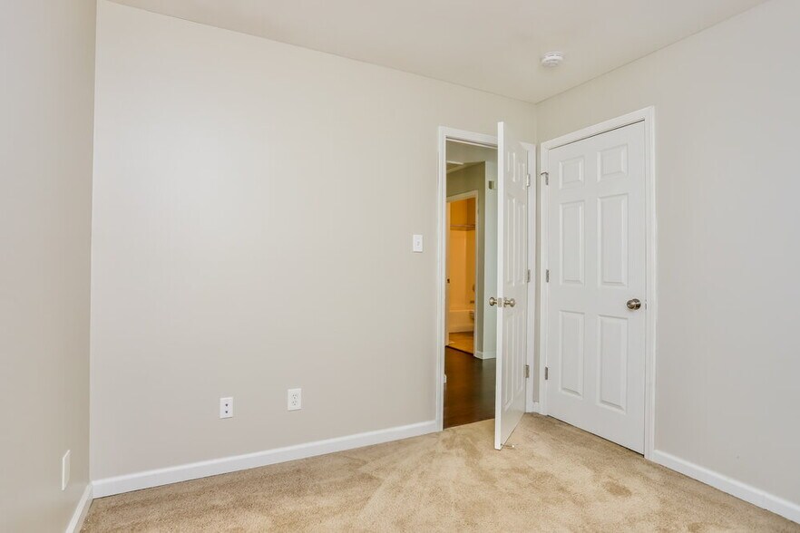 Building Photo - 1280 Garden Village Dr
