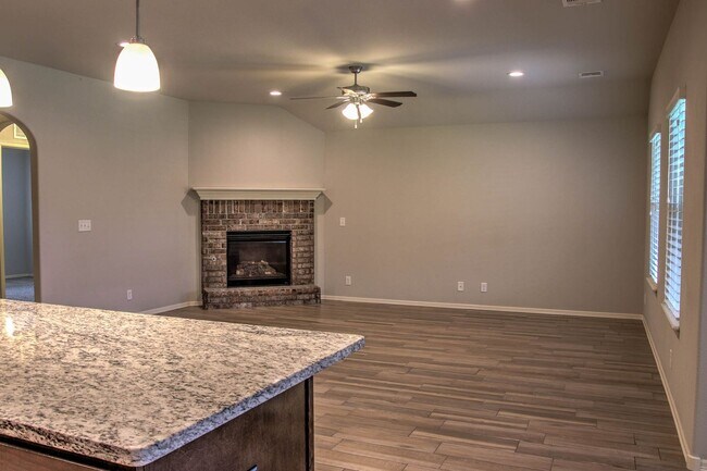 Building Photo - 4 bedroom, 3 car garage - Broken Arrow Schools