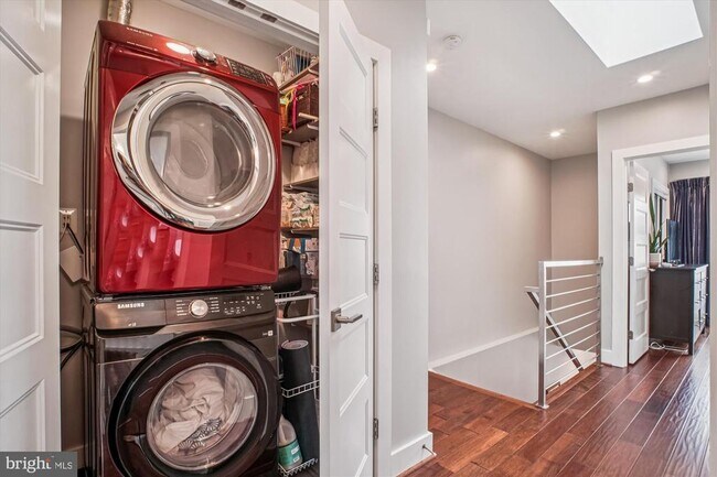 Building Photo - 455 Luray Pl NW