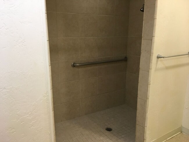 Building Photo - Downtown Downstairs Income Restricted Single Level ADU Accessible Unit