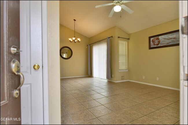 Building Photo - 683 Teichelkamp Dr