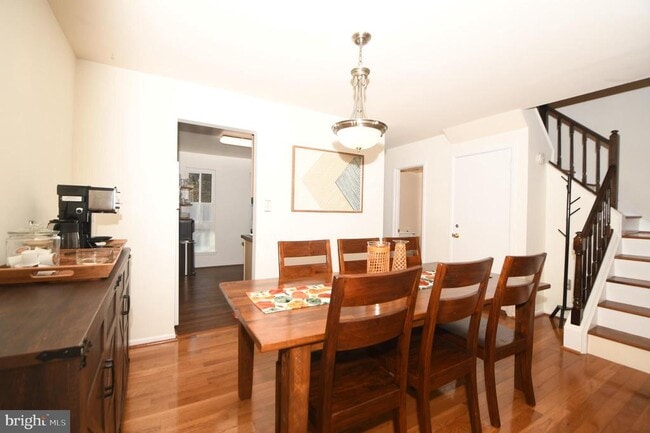 Building Photo - 7812 Briardale Terrace