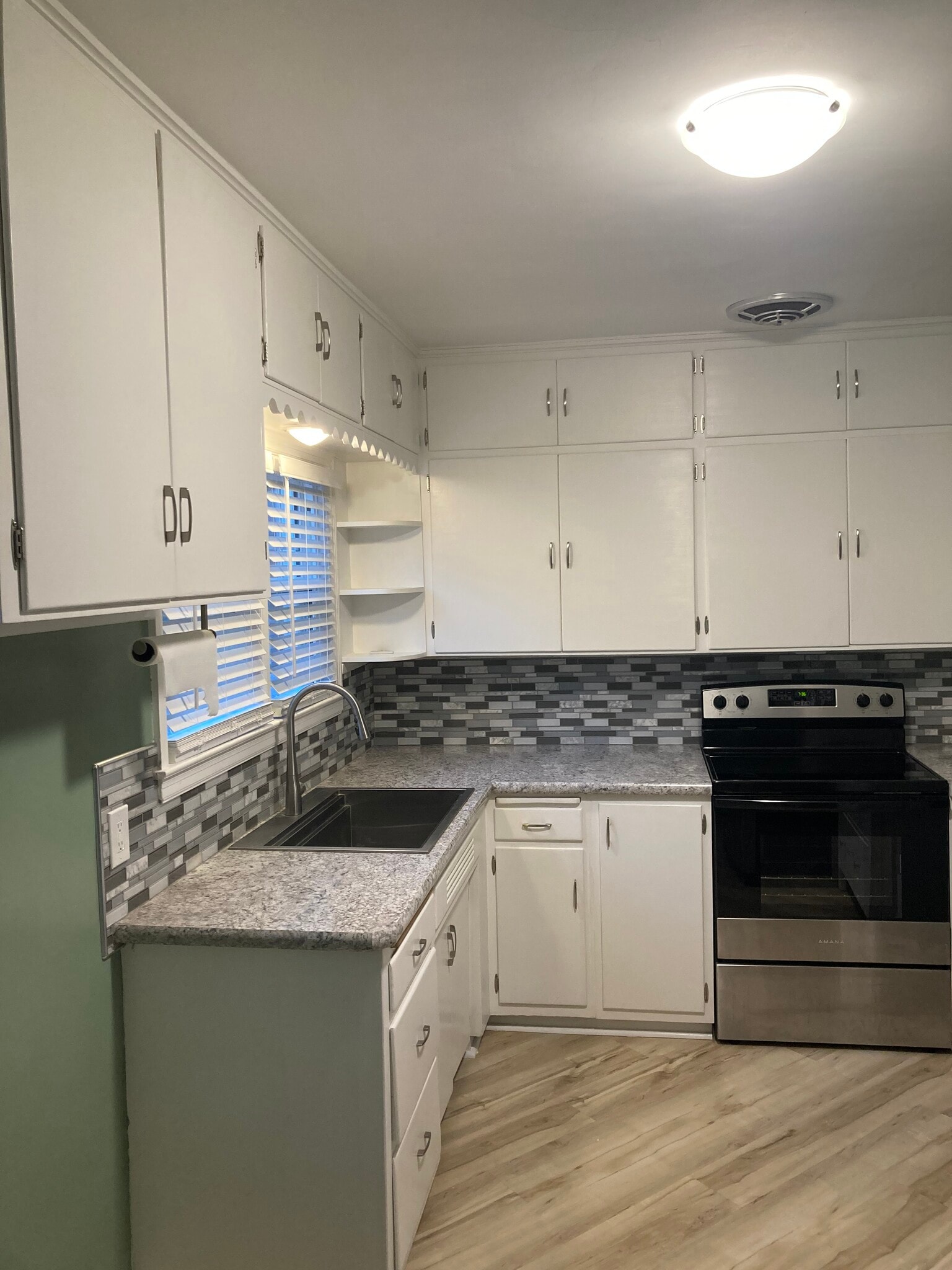 Building Photo - 108 W 17th St