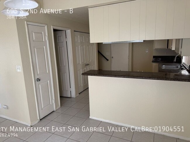 Building Photo - 605 S 2nd Ave