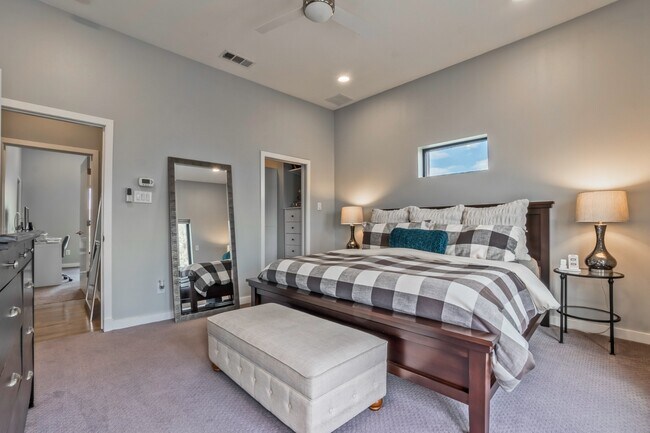 Building Photo - Stylish 2BR/2.5BA Townhome in Prime East Dallas – Attached Garage, Unbeatable Location