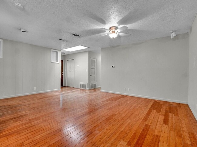 Building Photo - 7011 Whispering Oaks Dr