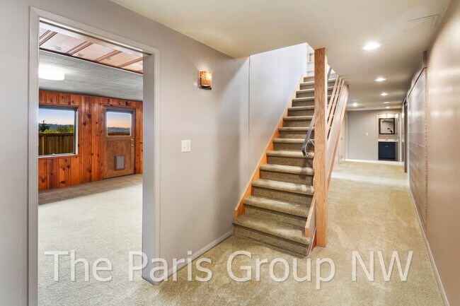 Building Photo - Extraordinary 4BR, 4200sf Mid Century Water View Home with Amazing Outdoor Spaces