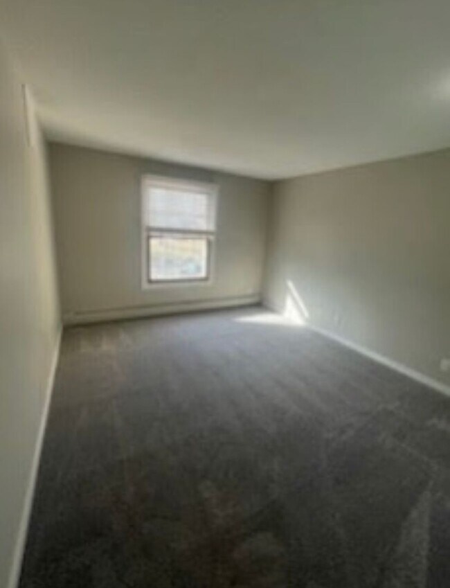 Building Photo - 1 Bedroom in Hopkins