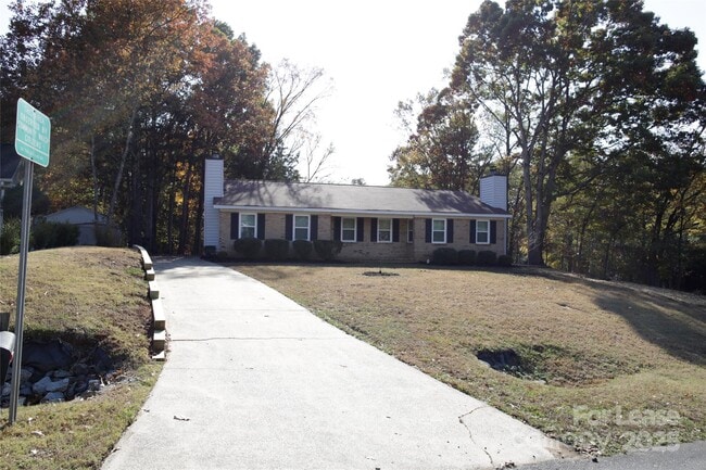 Building Photo - 7909 Carmel Rd