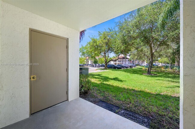 Building Photo - 530 S Park Rd