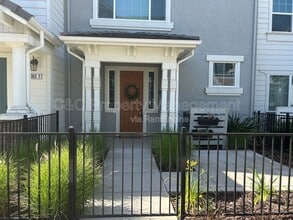 Building Photo - 360 Pear Tree Ter